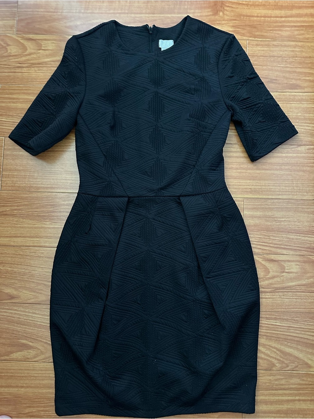 H&M Black Textured Short Sleeve Sheath Dress